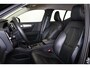 Volvo XC40 T4 R-Design - Harman/Kardon audio - Parkeercamera achter - Verwarmde voorstoelen - Parkeersensoren voor & achter - Draadloze tel. lader - Voorruit verwarming - Volvo On Call - Cruise control - Inklapbare Trekhaak 18' LMV