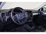 Volvo XC40 T4 R-Design - Harman/Kardon audio - Parkeercamera achter - Verwarmde voorstoelen - Parkeersensoren voor & achter - Draadloze tel. lader - Voorruit verwarming - Volvo On Call - Cruise control - Inklapbare Trekhaak 18' LMV