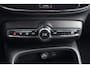 Volvo XC40 T5 Recharge Plus Dark | Stoelverwarming | Trekhaak | Parkeercamera | H/K | Glossy Black | Keyless