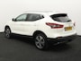 Nissan Qashqai 1.2 N-Connecta Bluetooth, panorama dak, Cruise control, Parkeersensor voor en achter, Keyless entry, Navigatiesysteem full map, Rijstrooksensor Ruime en comfortabele SUV. Luxe N-Connecta uitvoering. Veel moderne opties. Ideaal voor gezin en lange afstanden.Hoge instap en fijne wegligging.