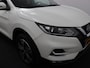 Nissan Qashqai 1.2 N-Connecta Bluetooth, panorama dak, Cruise control, Parkeersensor voor en achter, Keyless entry, Navigatiesysteem full map, Rijstrooksensor Ruime en comfortabele SUV. Luxe N-Connecta uitvoering. Veel moderne opties. Ideaal voor gezin en lange afstanden.Hoge instap en fijne wegligging.