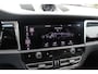 Porsche Macan 2.0 T / Trekhaak / Panoramadak / Camera / Luchtvering / Keyless / 21'' / Adaptieve Stoelen / Sportchrono / CarPlay / Stoel+Stuurverwarming / Dodehoek / DAB / ACC