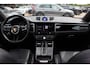 Porsche Macan 2.0 T / Trekhaak / Panoramadak / Camera / Luchtvering / Keyless / 21'' / Adaptieve Stoelen / Sportchrono / CarPlay / Stoel+Stuurverwarming / Dodehoek / DAB / ACC