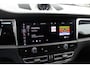 Porsche Macan 2.0 T / Trekhaak / Panoramadak / Camera / Luchtvering / Keyless / 21'' / Adaptieve Stoelen / Sportchrono / CarPlay / Stoel+Stuurverwarming / Dodehoek / DAB / ACC