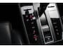 Porsche Macan 2.0 T / Trekhaak / Panoramadak / Camera / Luchtvering / Keyless / 21'' / Adaptieve Stoelen / Sportchrono / CarPlay / Stoel+Stuurverwarming / Dodehoek / DAB / ACC