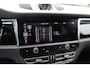 Porsche Macan 2.0 T / Trekhaak / Panoramadak / Camera / Luchtvering / Keyless / 21'' / Adaptieve Stoelen / Sportchrono / CarPlay / Stoel+Stuurverwarming / Dodehoek / DAB / ACC