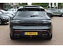 Porsche Macan 2.0 T / Trekhaak / Panoramadak / Camera / Luchtvering / Keyless / 21'' / Adaptieve Stoelen / Sportchrono / CarPlay / Stoel+Stuurverwarming / Dodehoek / DAB / ACC