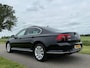 Volkswagen Passat 1.8 TSI Highline Automaat | Panoramadak | Apple CarPlay-Android Auto | Camera | Leder/Alcantara | Clima | PDC |