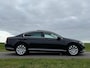Volkswagen Passat 1.8 TSI Highline Automaat | Panoramadak | Apple CarPlay-Android Auto | Camera | Leder/Alcantara | Clima | PDC |