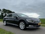 Volkswagen Passat 1.8 TSI Highline Automaat | Panoramadak | Apple CarPlay-Android Auto | Camera | Leder/Alcantara | Clima | PDC |