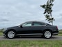 Volkswagen Passat 1.8 TSI Highline Automaat | Panoramadak | Apple CarPlay-Android Auto | Camera | Leder/Alcantara | Clima | PDC |