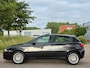 Alfa Romeo 147 1.6 T.Spark Veloce Collezione ECC Audio/CD Leder LMV 16" ABS TCS Cruise EBD Schuif-/kanteldak Dealeronderh. Nw Apk!