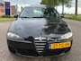 Alfa Romeo 147 1.6 T.Spark Veloce Collezione ECC Audio/CD Leder LMV 16" ABS TCS Cruise EBD Schuif-/kanteldak Dealeronderh. Nw Apk!