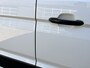 Volkswagen Crafter 35 2.0 TDI L3 Fassi Laadkraan M15A Trekhaak 3500 kg trekgewicht Airco Apple carplay Cruise controle 3-Persoons Kastinrichting Open laadbak Pick-up Euro 6 Bakwagen P-up Telefoonverbinding