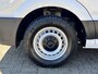 Volkswagen Crafter 35 2.0 TDI L3 Fassi Laadkraan M15A Trekhaak 3500 kg trekgewicht Airco Apple carplay Cruise controle 3-Persoons Kastinrichting Open laadbak Pick-up Euro 6 Bakwagen P-up Telefoonverbinding