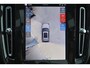 Volvo XC40 B3 Ultra Dark - Panorama/schuifdak - IntelliSafe Assist & Surround - 360º Camera - Harman/Kardon audio - Adaptieve LED koplampen - Verwarmde voorstoelen & stuur - Parkeersensoren voor & achter - Elektr. bedienb. voorstoelen met geheugen links - Draadloze tel. lader - Extra getint glas - Inklapbare trekhaak - 19' LMV