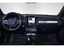 Volvo XC40 B3 Ultra Dark - Panorama/schuifdak - IntelliSafe Assist & Surround - 360º Camera - Harman/Kardon audio - Adaptieve LED koplampen - Verwarmde voorstoelen & stuur - Parkeersensoren voor & achter - Elektr. bedienb. voorstoelen met geheugen links - Draadloze tel. lader - Extra getint glas - Inklapbare trekhaak - 19' LMV