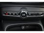 Volvo XC40 B3 Ultra Dark - Panorama/schuifdak - IntelliSafe Assist & Surround - 360º Camera - Harman/Kardon audio - Adaptieve LED koplampen - Verwarmde voorstoelen & stuur - Parkeersensoren voor & achter - Elektr. bedienb. voorstoelen met geheugen links - Draadloze tel. lader - Extra getint glas - Inklapbare trekhaak - 19' LMV