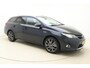 Toyota Auris Touring Sports 1.8 Hybrid Lease Automaat | Panoramadak | Navigatie | Camera | Climate control | Weinig kilometers | Lichtmetalen velgen | Parkeersensoren
