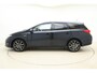 Toyota Auris Touring Sports 1.8 Hybrid Lease Automaat | Panoramadak | Navigatie | Camera | Climate control | Weinig kilometers | Lichtmetalen velgen | Parkeersensoren