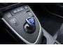 Toyota Auris Touring Sports 1.8 Hybrid Lease Automaat | Panoramadak | Navigatie | Camera | Climate control | Weinig kilometers | Lichtmetalen velgen | Parkeersensoren