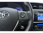 Toyota Auris Touring Sports 1.8 Hybrid Lease Automaat | Panoramadak | Navigatie | Camera | Climate control | Weinig kilometers | Lichtmetalen velgen | Parkeersensoren