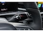 Volkswagen T-Roc 1.5 eTSI 150pk DSG R-Line Edition | Panoramadak | Treakhaak | Head-up | 20" Velgen