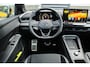 Volkswagen T-Roc 1.5 eTSI 150pk DSG R-Line Edition | Panoramadak | Treakhaak | Head-up | 20" Velgen