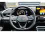Volkswagen T-Roc 1.5 eTSI 150pk DSG R-Line Edition | Panoramadak | Treakhaak | Head-up | 20" Velgen