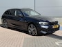 BMW 3-Serie Touring 330e xDrive M-Sport PHEV / Shadow Line / Wide Screen / 1500kg Trekgewicht / M-pakket / Panorama dak / Parkeerassistent-pakket / 19" breedset LM wielen / Elektrische achterklep / Elektrische Stoelen / HUD /  Apple Carplay/Android / Stoel Verwarming /