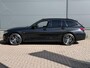 BMW 3-Serie Touring 330e xDrive M-Sport PHEV / Shadow Line / Wide Screen / 1500kg Trekgewicht / M-pakket / Panorama dak / Parkeerassistent-pakket / 19" breedset LM wielen / Elektrische achterklep / Elektrische Stoelen / HUD /  Apple Carplay/Android / Stoel Verwarming /