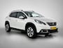 Peugeot 2008 SUV Allure 110pk | Lage kilometerstand! | Navigatie | Achteruitrijcamera | Climate Control | Cruise Control | Parkeersensoren | Half lederen sportstoelen | Apple Carplay / Android Auto | Bluetooth | Elektrisch inklapbare spiegels | Automatisch dimlicht | Regensensor | Donker getint glas | 100% dealeronderhouden | 16" lichtmetalen velgen |