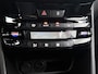 Peugeot 2008 SUV Allure 110pk | Lage kilometerstand! | Navigatie | Achteruitrijcamera | Climate Control | Cruise Control | Parkeersensoren | Half lederen sportstoelen | Apple Carplay / Android Auto | Bluetooth | Elektrisch inklapbare spiegels | Automatisch dimlicht | Regensensor | Donker getint glas | 100% dealeronderhouden | 16" lichtmetalen velgen |