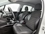 Peugeot 2008 SUV Allure 110pk | Lage kilometerstand! | Navigatie | Achteruitrijcamera | Climate Control | Cruise Control | Parkeersensoren | Half lederen sportstoelen | Apple Carplay / Android Auto | Bluetooth | Elektrisch inklapbare spiegels | Automatisch dimlicht | Regensensor | Donker getint glas | 100% dealeronderhouden | 16" lichtmetalen velgen |