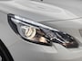 Peugeot 2008 SUV Allure 110pk | Lage kilometerstand! | Navigatie | Achteruitrijcamera | Climate Control | Cruise Control | Parkeersensoren | Half lederen sportstoelen | Apple Carplay / Android Auto | Bluetooth | Elektrisch inklapbare spiegels | Automatisch dimlicht | Regensensor | Donker getint glas | 100% dealeronderhouden | 16" lichtmetalen velgen |