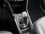 Peugeot 2008 SUV Allure 110pk | Lage kilometerstand! | Navigatie | Achteruitrijcamera | Climate Control | Cruise Control | Parkeersensoren | Half lederen sportstoelen | Apple Carplay / Android Auto | Bluetooth | Elektrisch inklapbare spiegels | Automatisch dimlicht | Regensensor | Donker getint glas | 100% dealeronderhouden | 16" lichtmetalen velgen |