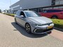 Volkswagen Golf Variant 1.5 eTSI R-Line / Navi / Trekhaak / App-Connect / Camera / 18 LMV