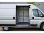 Peugeot Boxer 335 2.2 BlueHDi 140 L2H2 Premium in Topstaat |Metallic |Camera |Cruise |Navi |1 eigenaar |3500 KG |Mooie Camperbasis |BPM vrij |140 pk |EURO6D