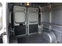 Peugeot Boxer 335 2.2 BlueHDi 140 L2H2 Premium in Topstaat |Metallic |Camera |Cruise |Navi |1 eigenaar |3500 KG |Mooie Camperbasis |BPM vrij |140 pk |EURO6D