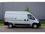 Peugeot Boxer 335 2.2 BlueHDi 140 L2H2 Premium in Topstaat |Metallic |Camera |Cruise |Navi |1 eigenaar |3500 KG |Mooie Camperbasis |BPM vrij |140 pk |EURO6D