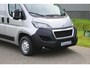 Peugeot Boxer 335 2.2 BlueHDi 140 L2H2 Premium in Topstaat |Metallic |Camera |Cruise |Navi |1 eigenaar |3500 KG |Mooie Camperbasis |BPM vrij |140 pk |EURO6D