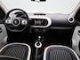 Renault Twingo Z.E. R80 Intens | 15" LMV | Licht- & Regensensor | Apple Carplay & Android Auto | Climate Control | Cruise Control & Snelheidsbegrenzer | Half-Lederen Bekleding | Stuurwiel & Versnellingspook Leder | DAB-Radio