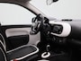 Renault Twingo Z.E. R80 Intens | 15" LMV | Licht- & Regensensor | Apple Carplay & Android Auto | Climate Control | Cruise Control & Snelheidsbegrenzer | Half-Lederen Bekleding | Stuurwiel & Versnellingspook Leder | DAB-Radio