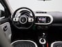 Renault Twingo Z.E. R80 Intens | 15" LMV | Licht- & Regensensor | Apple Carplay & Android Auto | Climate Control | Cruise Control & Snelheidsbegrenzer | Half-Lederen Bekleding | Stuurwiel & Versnellingspook Leder | DAB-Radio