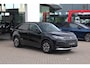 Volkswagen T-Roc 1.5 eTsi Limited Edition 116PK / 85kW Achteruitrijcamera, verwarmbare voorstoelen + stuurwiel, dodehoekdetectie (Side Assist), Apple Carplay & Android Auto, draadloos telefoon laden, 2-zone Climatronic airconditioning, plaatsbesparend reservewiel, 16'' LMV 'Bilbao', elektrisch verstel-, verwarm- en inklapbare buitenspiegels, DAB+, adaptieve cruise control (ACC) etc.