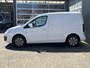 Peugeot Partner 120 1.6 BlueHDi Airco Cruise controle Trekhaak 1250kg trekgewicht 3-Peroons Parkeerhulp achter Schuifdeur Kastinrichting Euro 6 Bpm vrij voor particulier gebruik!!