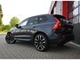 Volvo XC60 2.0 T6 AWD R-Design Long Range | Pano | Orrefors | Digitaal Dash | Leder | ACC | Memory | Camera | Keyless | 22'''| Stoelverwarming voor & achter | Stuurwielverwarming | Trekhaak | Led | Electric Seats | Carplay | Dodehoek Detectie