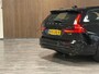 Volvo V60 T6 AWD Recharge Plus Dark | Trekhaak | 360° Camera | All Season banden | Harman Kardon | Adaptieve Cruise Control | Stoelverwarming voor+achter | Stuurwielverwarming | Pilot Assist | BLIS Dode Hoek Detectie | Elektrische voorstoelen geheugen | R-Design Contour stoelen met wit stiksel en bies | Zitting verlenging voorstoelen | 18 Inch | Google Infotainment | Keyless Drive | Parkeersensoren voor+achter | Elektrisch bedienbare achterklep | DAB Radio | Apple Carplay/Android Auto | Volvo On Call met mobiele App functie | Onyx Black Metallic |