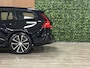 Volvo V60 T6 AWD Recharge Plus Dark | Trekhaak | 360° Camera | All Season banden | Harman Kardon | Adaptieve Cruise Control | Stoelverwarming voor+achter | Stuurwielverwarming | Pilot Assist | BLIS Dode Hoek Detectie | Elektrische voorstoelen geheugen | R-Design Contour stoelen met wit stiksel en bies | Zitting verlenging voorstoelen | 18 Inch | Google Infotainment | Keyless Drive | Parkeersensoren voor+achter | Elektrisch bedienbare achterklep | DAB Radio | Apple Carplay/Android Auto | Volvo On Call met mobiele App functie | Onyx Black Metallic |