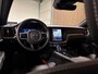 Volvo V60 T6 AWD Recharge Plus Dark | Trekhaak | 360° Camera | All Season banden | Harman Kardon | Adaptieve Cruise Control | Stoelverwarming voor+achter | Stuurwielverwarming | Pilot Assist | BLIS Dode Hoek Detectie | Elektrische voorstoelen geheugen | R-Design Contour stoelen met wit stiksel en bies | Zitting verlenging voorstoelen | 18 Inch | Google Infotainment | Keyless Drive | Parkeersensoren voor+achter | Elektrisch bedienbare achterklep | DAB Radio | Apple Carplay/Android Auto | Volvo On Call met mobiele App functie | Onyx Black Metallic |